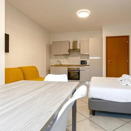 Apartamento Monolocale Luminoso Con Giardino Privato