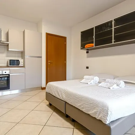 Monolocale Luminoso Con Giardino Privato * Bergamo